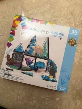 New Magna Tiles Arctic Animals 25-Piece Magnetic Building Set